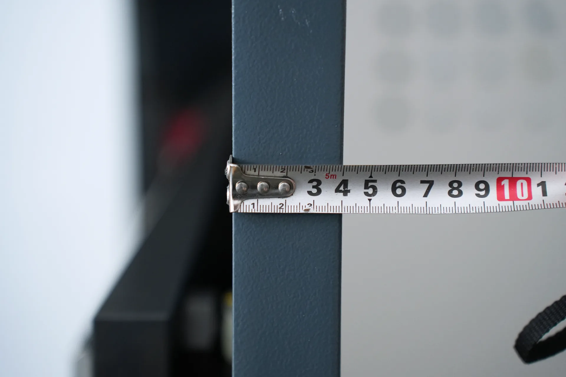 Press Brake Machine MB8-50T1600 4+1 Axis With DELEM DA53T controller - Pictures 20 Press Brake Machine MB8-50T1600 4+1 Axis With DELEM DA53T controller - thickness of side panel40mm