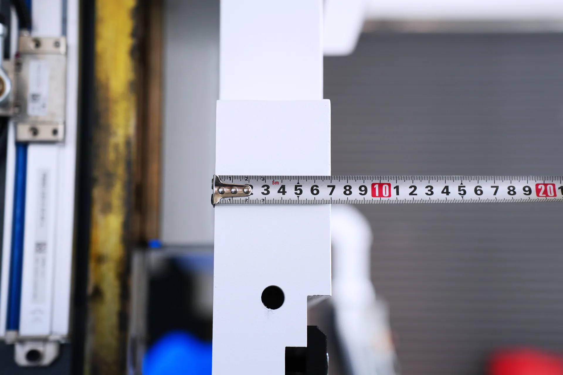DELEM DA66T Metal Bending Machine, PBS-175T3200 DA66T 6+1 Axis - Pictures 28 DELEM DA66T Metal Bending Machine, PBS-175T3200 DA66T 6+1 Axis - thickness of slider 70mm