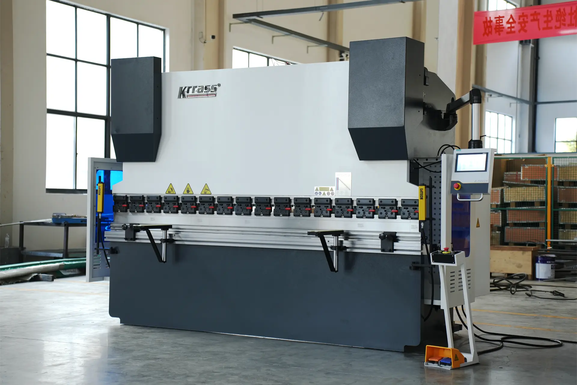 WC67K-100T3200 Press Brake Machine with Estun E310P Control and Manual Crowning - Pictures 9 Press Brake Machine WC67K-100T3200 with E310P