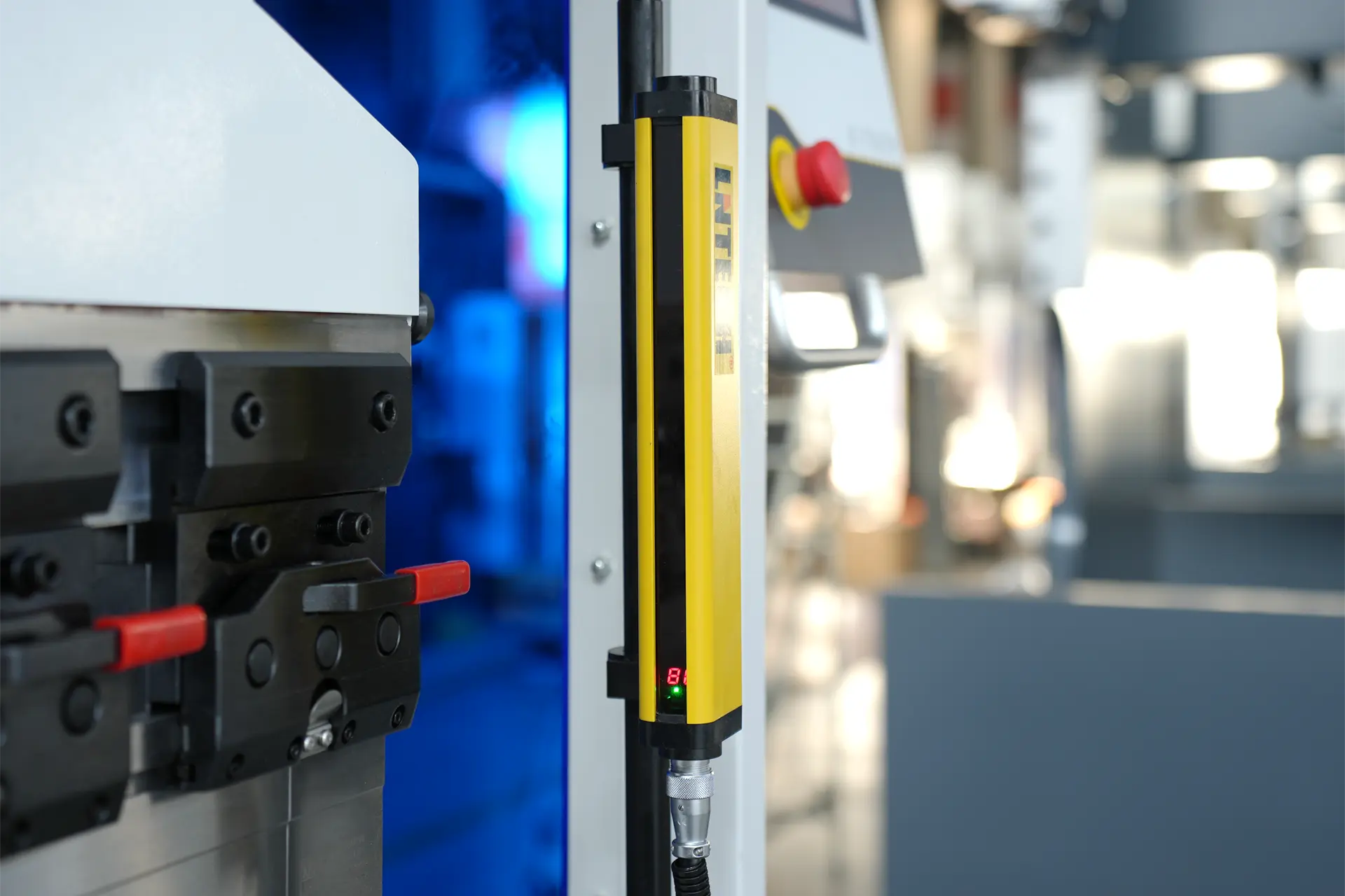 WC67K-100T3200 Press Brake Machine with Estun E310P Control and Manual Crowning - Pictures 15 Protection System (Optional)