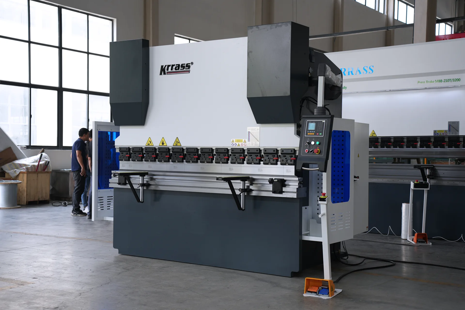 WC67K-125T2500 Hydraulic Press Brake with E21 Control - Pictures 9 WC67K-125T2500 NC Press Brake with E21 Control Thumb