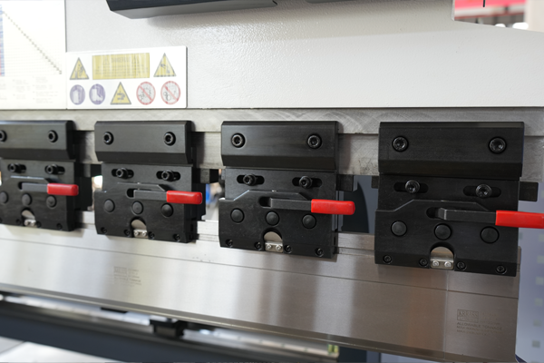WC67K-160T3200 Press Brake Machine with Estun E300P Control and Manual Crowning - Pictures 15 WC67K 160T3200 E300P