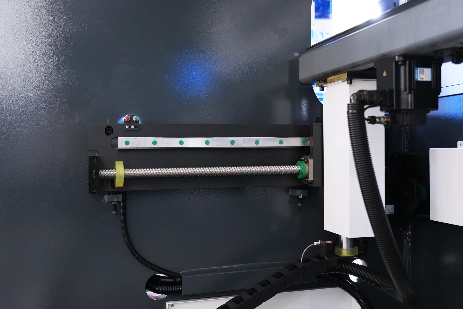 Bending Machine Manufacturer Direct Purchase, MB8-110T3200 DA53Tx 4+1 axis Bending Machine for Sale - Pictures 18 Bending Machine Manufacturer Direct Purchase, MB8-110T3200 DA53Tx 4+1 axis Bending Machine for Sale - x axis ball screw linear guide 1