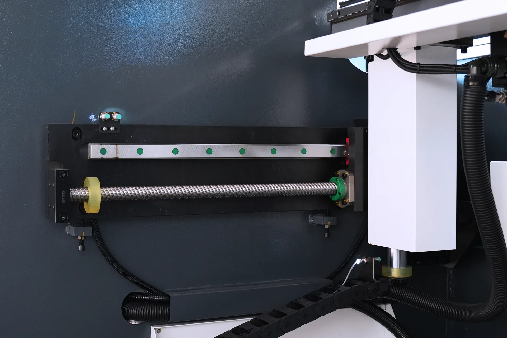 DELEM DA66T Press Brake Machine Price, PBS-110T2500 DA66T 6+1 Axis - Pictures 16 DELEM DA66T Press Brake Machine Price, PBS-110T2500 DA66T 6+1 Axis - x axis ball screw linear guide