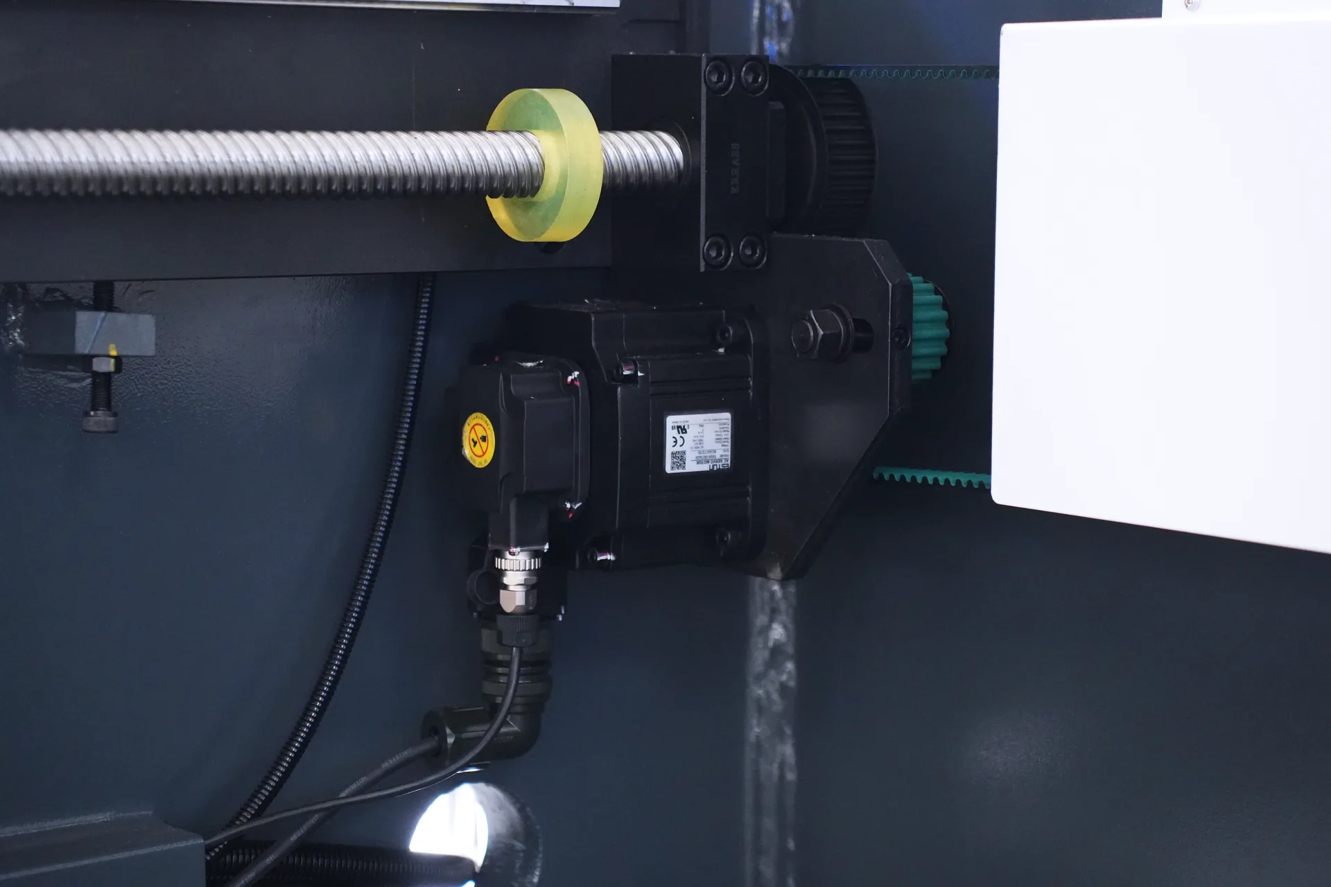 Bending Machine Manufacturer Direct Purchase, MB8-110T3200 DA53Tx 4+1 axis Bending Machine for Sale - Pictures 20 Bending Machine Manufacturer Direct Purchase, MB8-110T3200 DA53Tx 4+1 axis Bending Machine for Sale - x axis servo motor 1