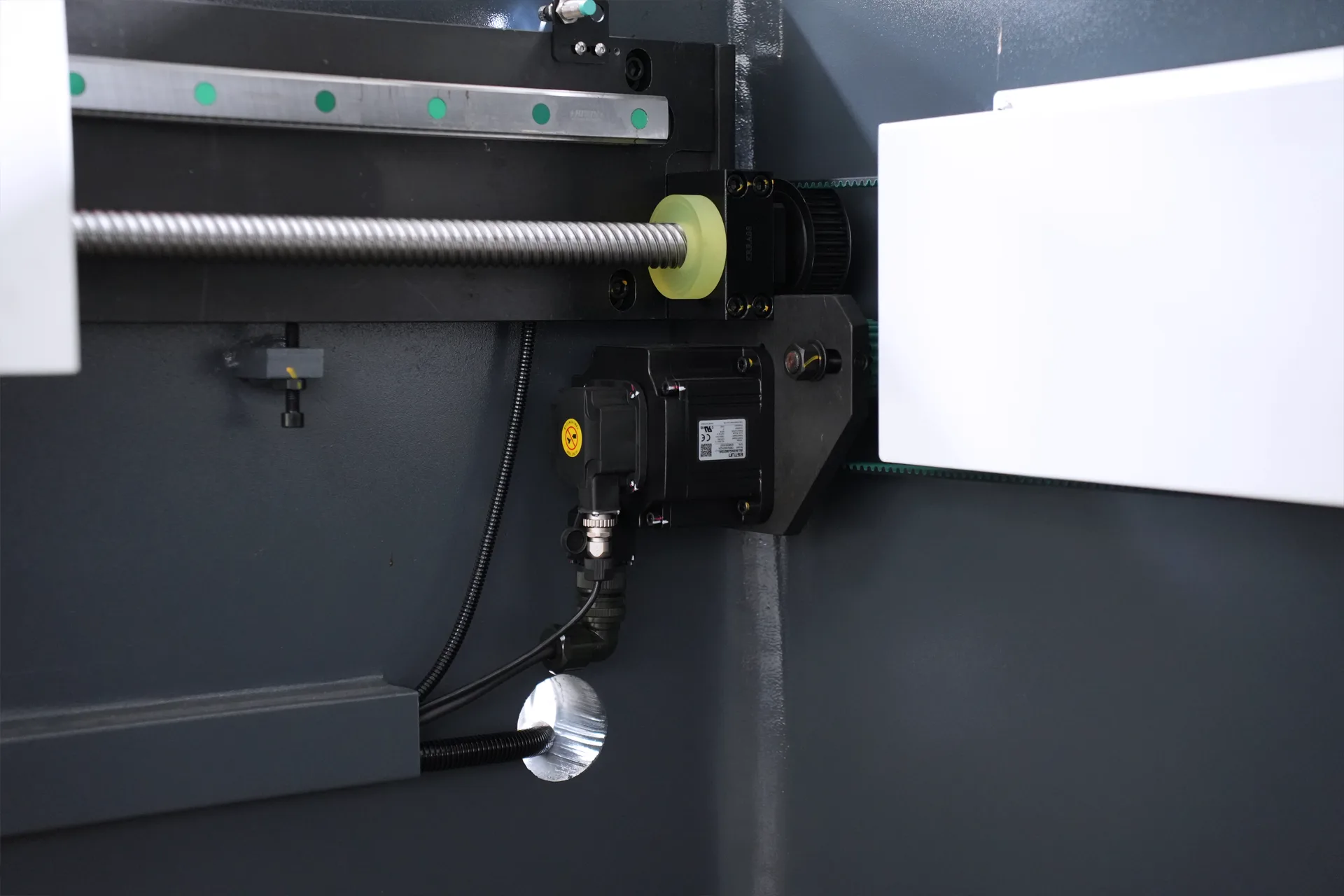 320Ton Press Brake Machine for Sale, MB8-320T4000 DA53T 4+1 Sheet Metal Press Brake price - Pictures 14 X-axis Servo Motor