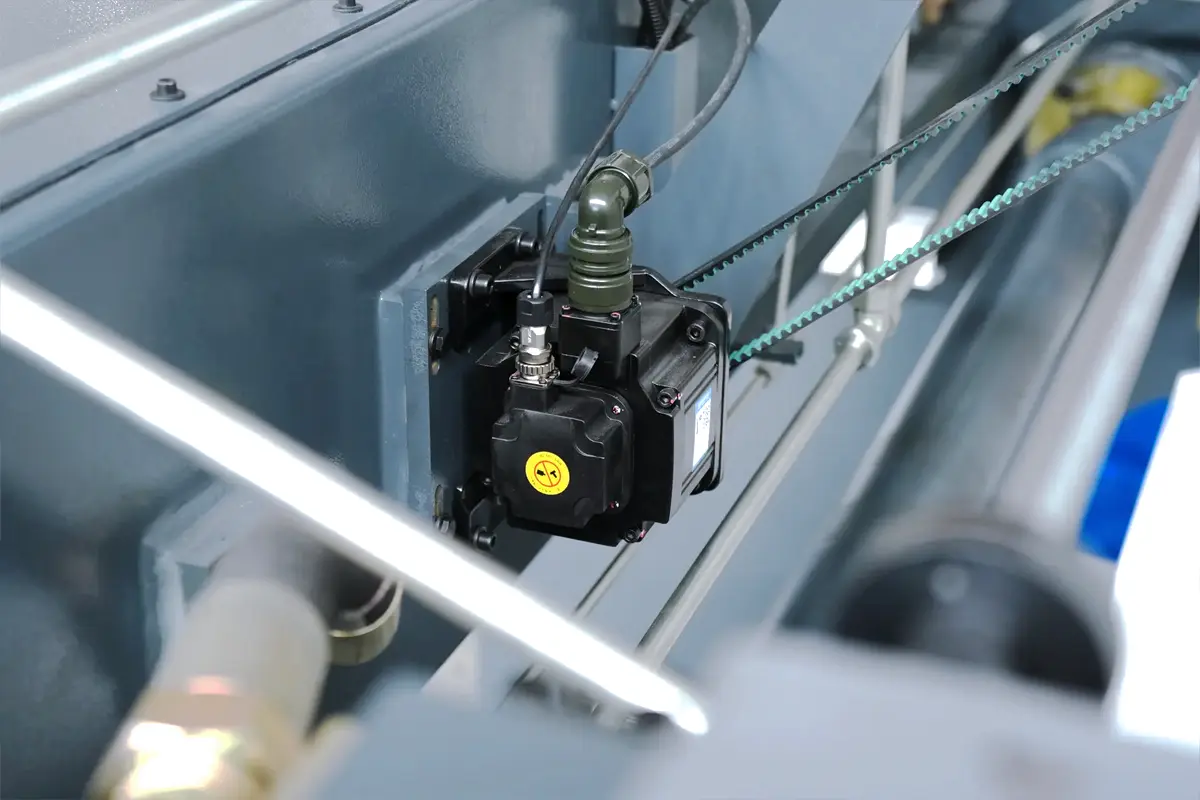NC Press Brake with E310P Controller - Pictures 16 Y-axis Servo Motor